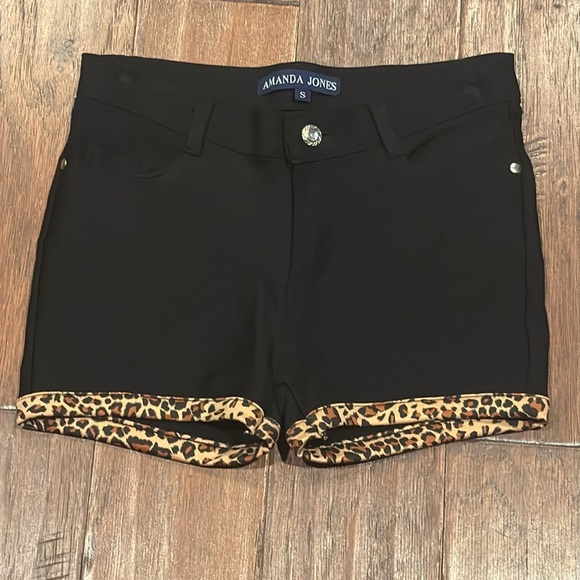 NWOT! Amanda Jones Stretchy Black and Navy Shorts with Leopard Trim - Picture 7 of 9